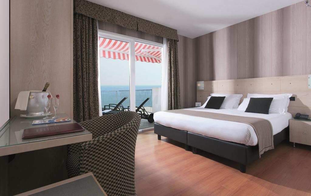 Victoria Frontemare Beach & Spa Hotel Jesolo Екстер'єр фото