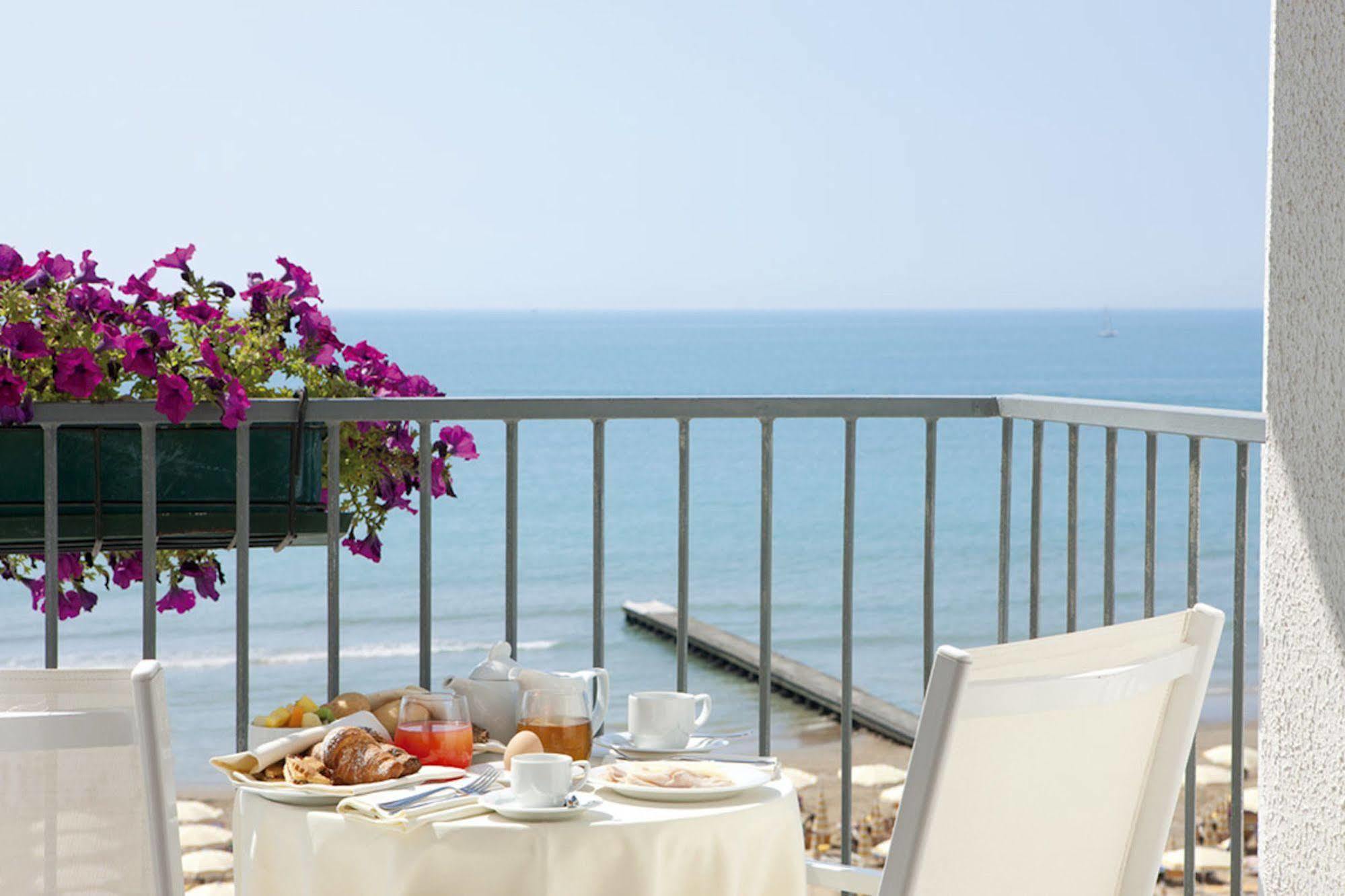 Victoria Frontemare Beach & Spa Hotel Jesolo Екстер'єр фото